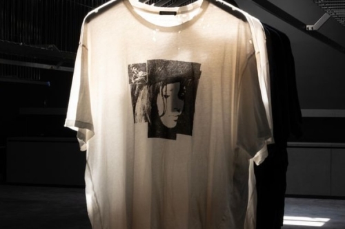 Ann Demeulemeester 携手 H. Lorenzo 推出 SS26 独家胶囊系列，限量黑胶同步登场