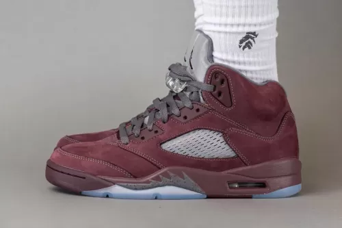 近赏 Air Jordan 5 最新复刻配色「Burgundy」鞋款