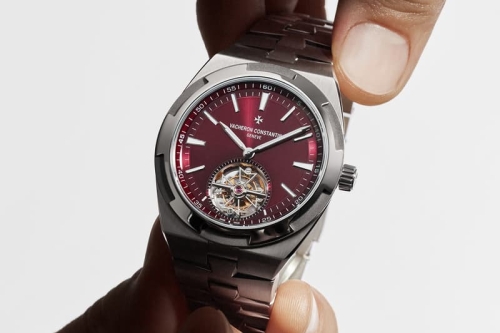 Vacheron Constantin 推出 Overseas Tourbillon「Deep Red」深红面盘腕表