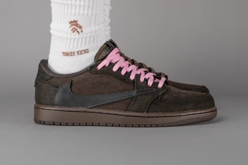 Travis Scott × Air Jordan 1 Low OG 最新联名配色「Dark Mocha」鞋款上脚图辑