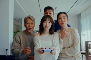 LE SSERAFIM 成员 KIM CHAEWON 玩味演绎！PlayStation 2026 贺岁企划「Love of Play」正式启动