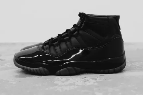 COMME des GARÇONS Homme Plus 令 Air Jordan 11 呈现正装皮鞋质感