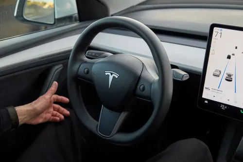 Tesla 预告 10 月 1 日揭晓配备 SpaceX 推进器的悬浮 Roadster