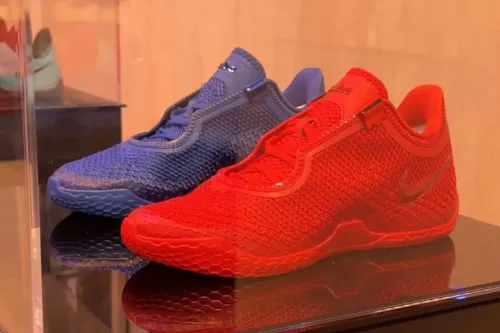 Nike LeBron 24 释出两款单色 Philadelphia 76ers 配色鞋款