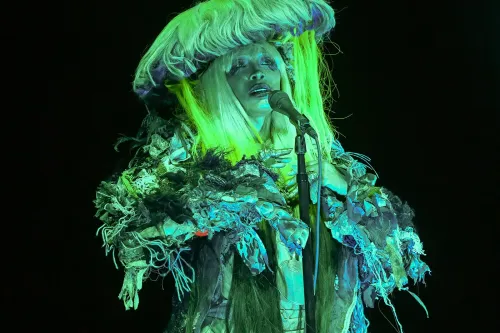 Erykah Badu 宣布 2026「LIVE」北美巡回演唱会：De La Soul、The Alchemist、Smino 联手压阵