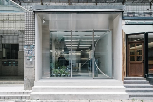 重新开幕！走进 INVINCIBLE® 全新台北店舖