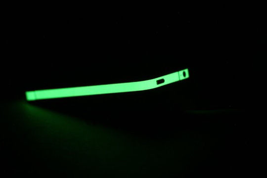 iPhone 4 Glow In The Dark Edge Vinyl Decal Wrap 夜光保护壳