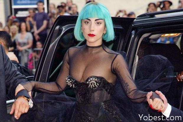 Lady GaGa参加2011 CFDA 时尚大奖现场完整视频