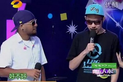 张震岳携手MCHOTDOG录制《快乐大本营》