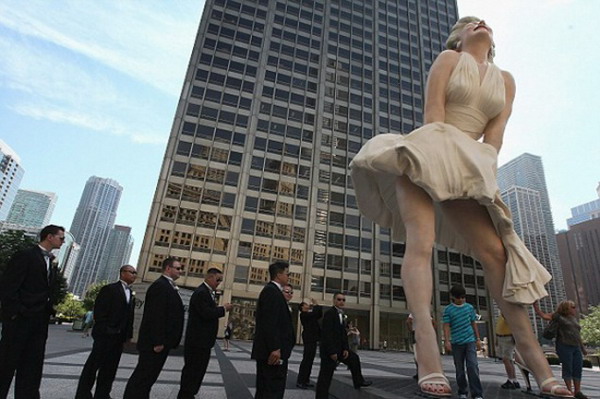 芝加哥 - 玛丽莲·梦露八尺高雕像