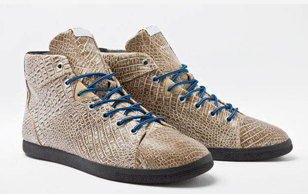 adidas Originals Azzi Mid "Croc” 鳄鱼皮纹的修身鞋款