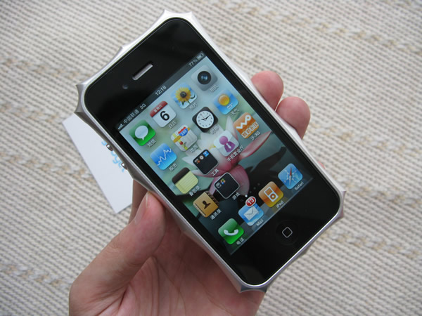 Davido for KIROIC 跨界设计的iPhone 4金属外壳