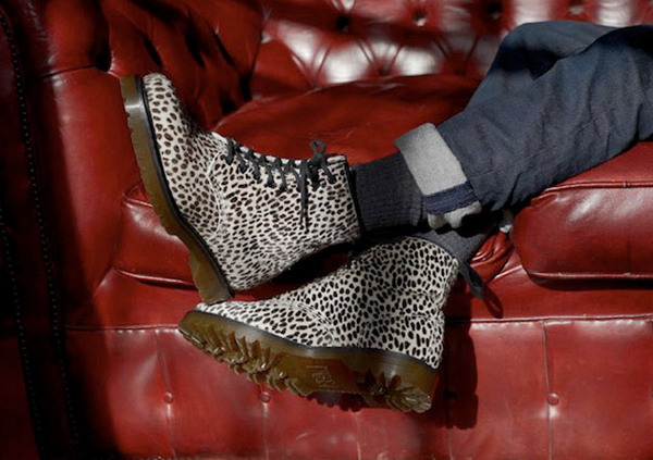 Dr.Martens Paisley & Topos Hair Boots 靴款