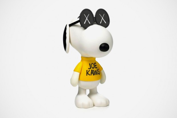 OriginalFake × Peanuts "JOE KAWS" 史努比公仔预览