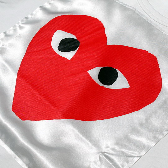 COMME des GARCONS PLAY系列圣诞别注爱心Tee