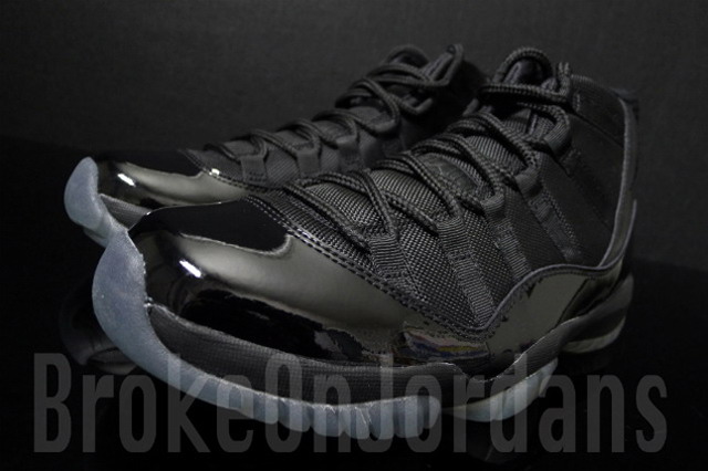 Air Jordan 11 "blackout" 鞋款 eBuy拍卖价高达11000美元