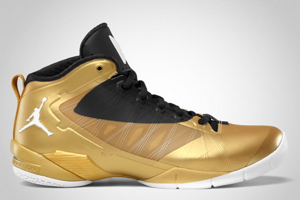 Jordan Fly Wade 2 EV 鞋款 推出两种新配色