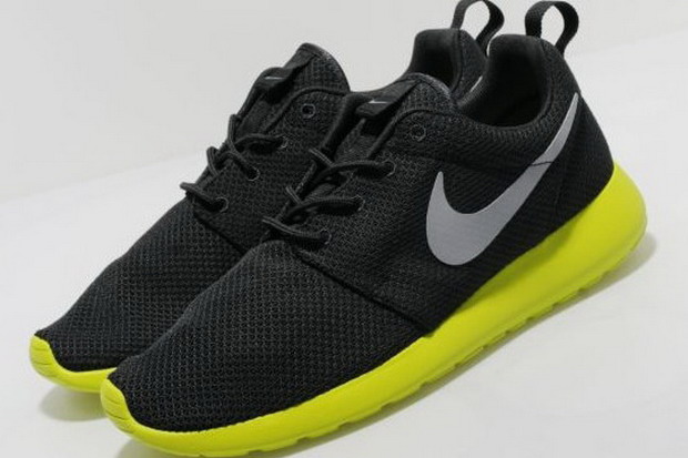 轻量化慢跑鞋 Nike Roshe Run Anthracite 萤光登场