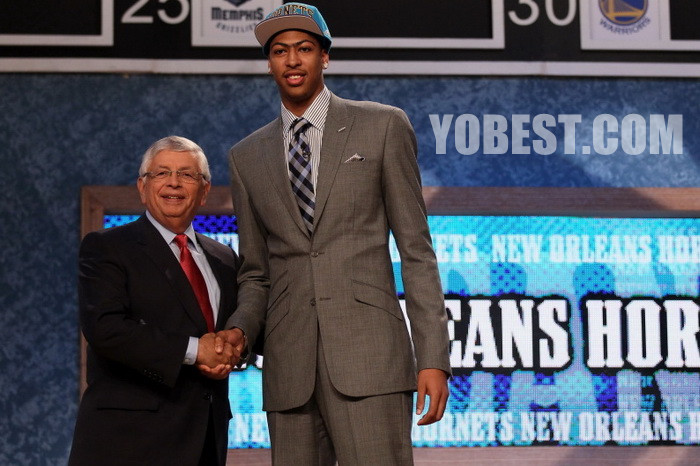 NBA 2012选秀大会“浓眉哥”安东尼·戴维斯当选状元加盟黄蜂