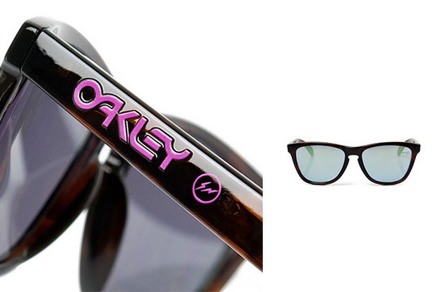 Oakley × Fragment Design Frogskins 太阳眼镜