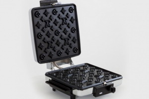 Louis Vuitton 经典LOGO图案松饼机 by Andrew Lewicki