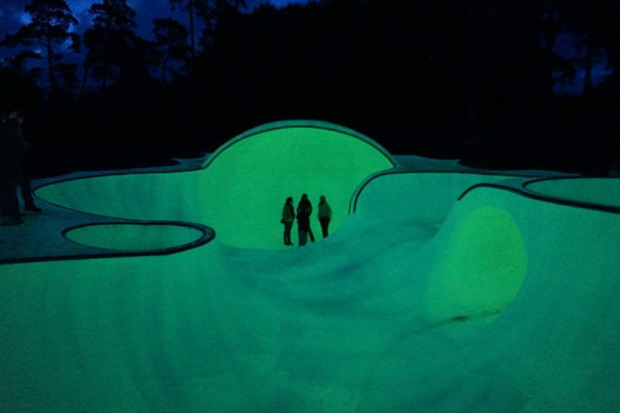 比利时最新夜光滑板公园「OTRO」