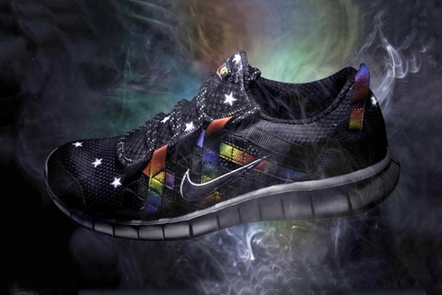 atmos × Nike Free Powerlines+ Black/Rainbow 鞋款