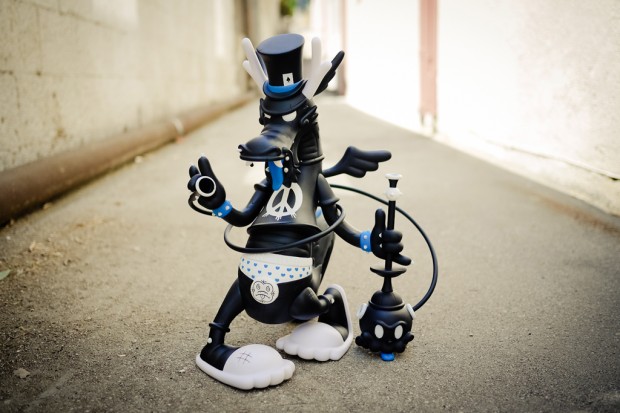 Kronk × Kidrobot “Dweezil” Dragon Figure 玩偶
