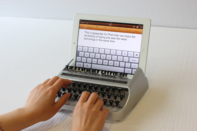 iPad的复古新配件：超有FEEL的老式打字机「iTypewriter」