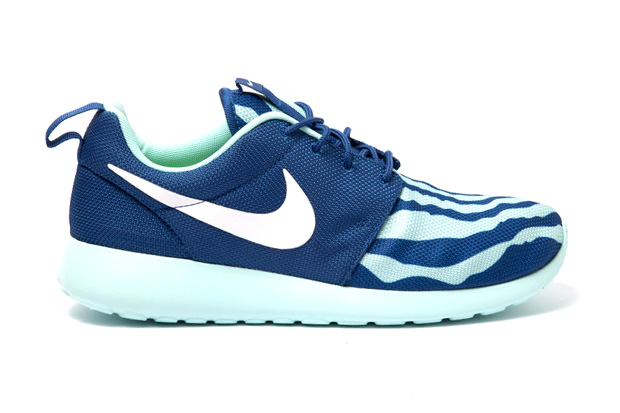Nike Roshe Run “Shorebreak” 慢跑鞋款