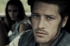 Wrangler 与 Thrills Co. 合作推出 “Welcome Stranger” 联名企划前导预告