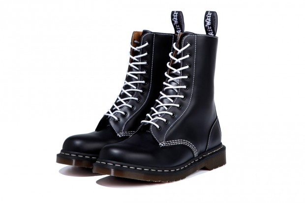 NHIZ × Dr. Martens 1490 10-eye 革靴