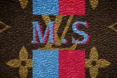 LV路易威登 将经典 Monogram 图案套用到小物之上