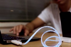 iPhone5mod 发表第一款专门为 iPhone 5 接口 Lightning 介面打造的非官方 Flash Lighting Dock 传输座