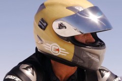 James Hoegh 骑乘 Confederate X132 Motorcycle 突破每小时172英里新纪录！