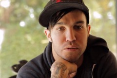 《Insane Bling》第六集： Dr. Romanelli 邀请 Ben Baller 为 Pete Wentz 特别打造「P.W.」吊饰