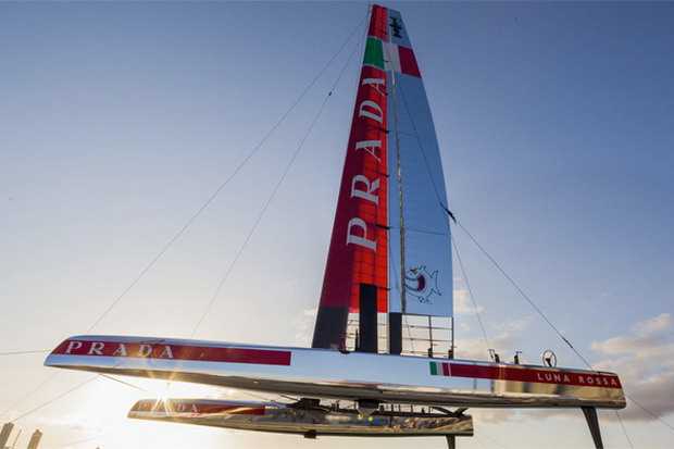Prada「Luna Rossa」4亿港币奢华帆船