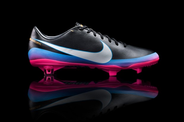 The Nike Mercurial Vapor VIII Cristiano Ronaldo 别注专业足球运动靴