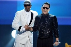 PSY 与 MC Hammer 两人联手在 2012 American Music Awards 「全美音乐奖」 大跳 Gangnam Style 《江南Style》