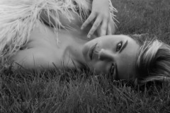 Kate Upton 与时尚摄影师 Bruce Weber 联手打造 Vogue German “It Had To Be You” 造型特辑视频短片