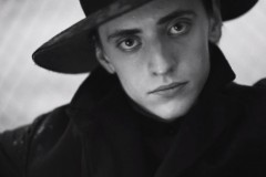 Dior Homme 为庆祝于迈阿密开设新店铺特地邀来摄影师 Bruce Weber 拍摄名为 “Can I Make the Music Fly” 的短片