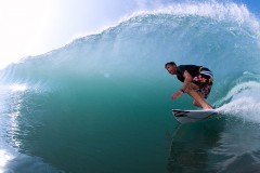 Pumped Up Kids: 年度 Oakley World Junior Champion 冠军 Jack Freestone 与一众滑浪高手共同演绎高超冲浪技巧视频短片