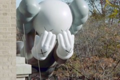 NOWNESS 打造 KAWS Companion 艺术造型气球于梅西百货 Macy's Thanksgiving Day Parade 感恩节大游行的精采回顾！