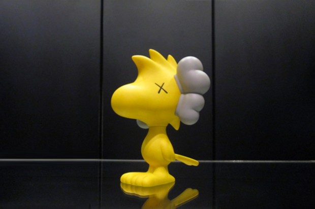 OriginalFake × Peanuts KAWS WOODSTOCK 玩偶预览