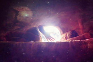 「Cosmic Love」与不同行星展开一场梦境旅程
