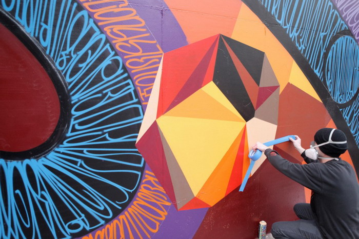 艺术家 MWM 与 JURNE 携手在洛杉矶市中心街道上创作大型壁画