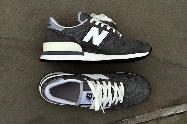 New Balance 热销鞋款 M990GRY 再度发表