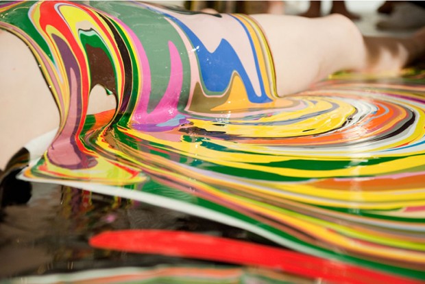 Basel Week Miami 2012: 艺术家 Holton Rower 在 Fresh Basel 展览上进行泼画创作 现场回顾