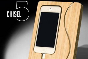 Chisel 5 竹制 iPhone 5 充电底座：售价 39 美元