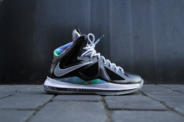 Nike 发表 The LeBron X “Prism” 鞋款